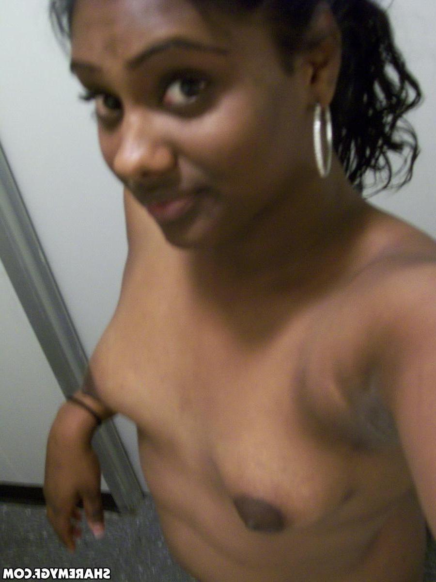 12P Horny slutty black girlfriend takes selfshot pictures in bed