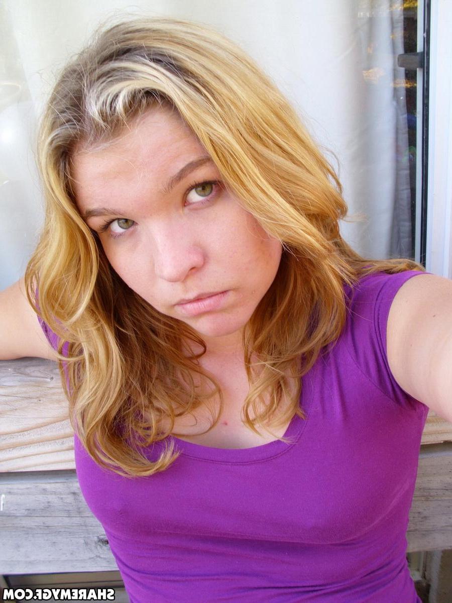 12P Horny girlfriend takes selfshot pictures outside in the backyard