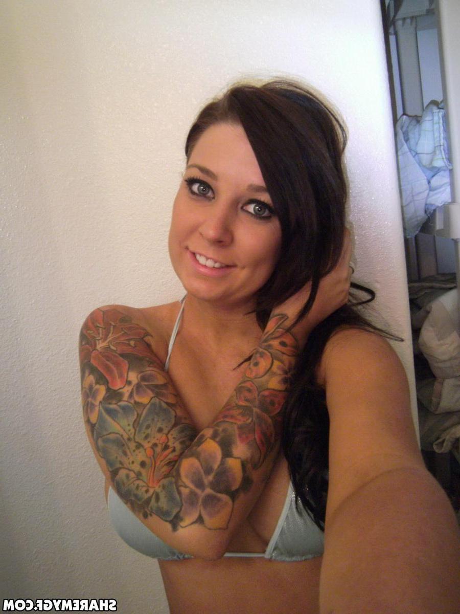 20P Alt amateur girl takes selfies of her big ass and boobs