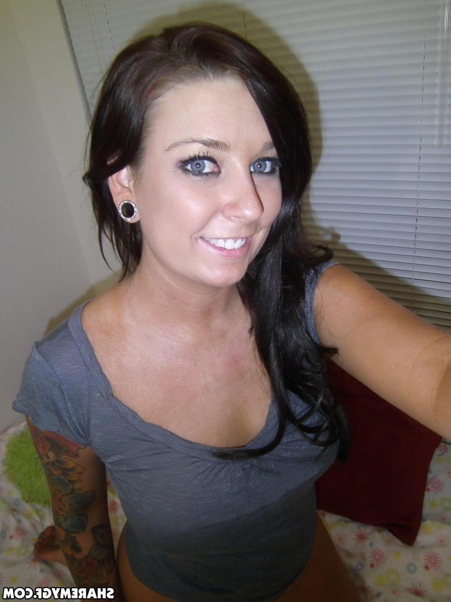20P Alt amateur girl takes selfies of her big ass and boobs