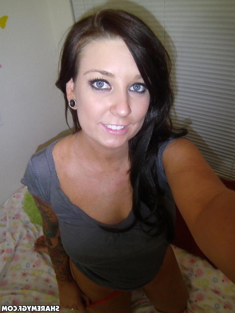 20P Alt amateur girl takes selfies of her big ass and boobs