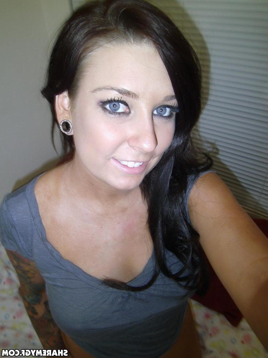 20P Alt amateur girl takes selfies of her big ass and boobs