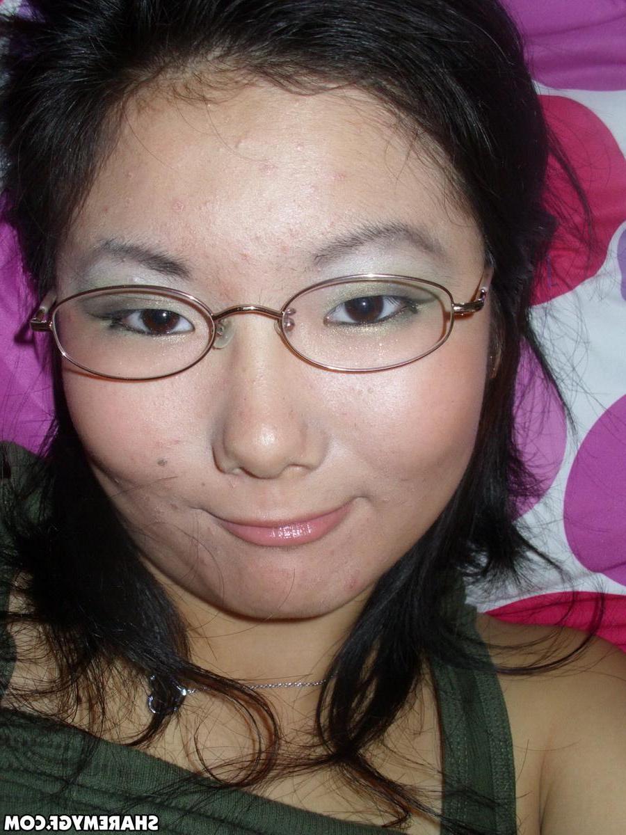 20P Asian GF shares some hot selfies of her wet pussy