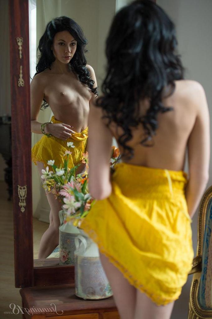 16P Stunning girl Venessa strips off her yellow dress just for you