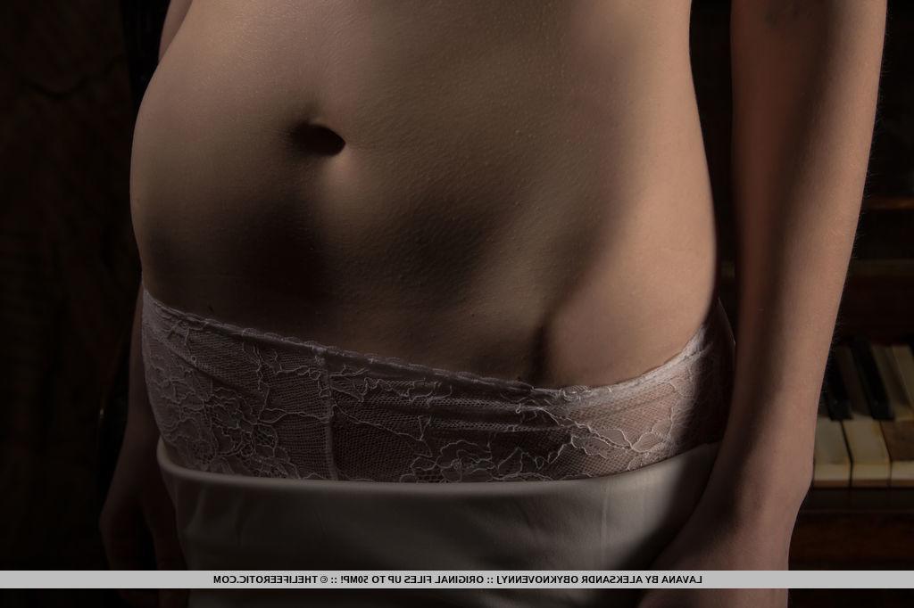 16P Erotic model Lavana strips naked in front of a piano