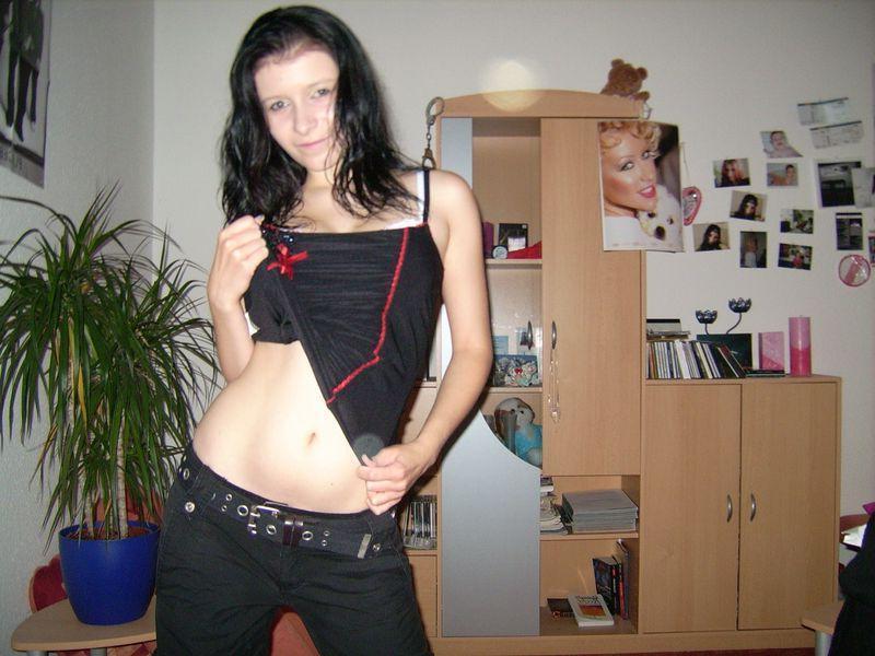 14P Brunette GF strips naked and spreads her pussy in naughty selfpics