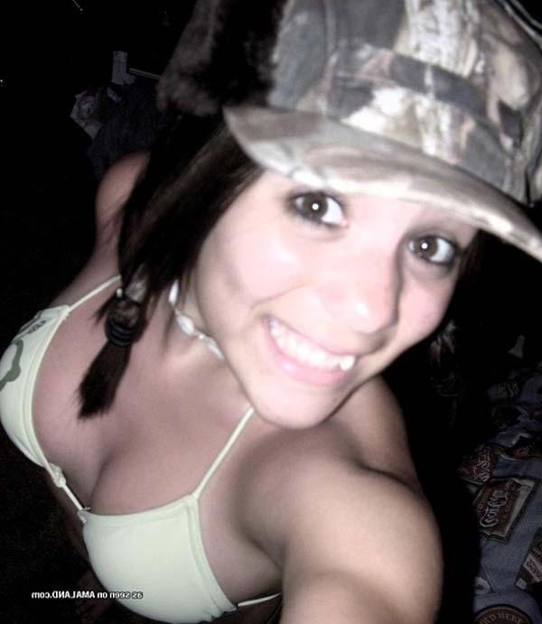 15P Picture selection of hot sexy kinky amateur babes showing off on camera