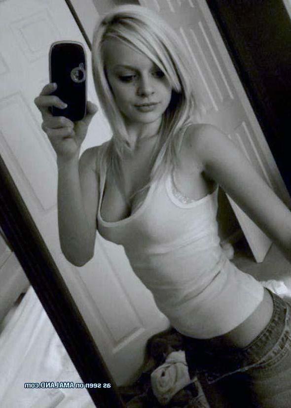 15P Picture selection of hot sexy kinky amateur babes showing off on camera
