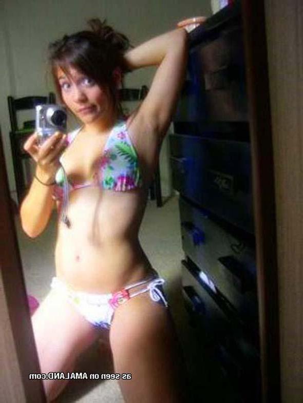15P Picture selection of hot sexy kinky amateur babes showing off on camera