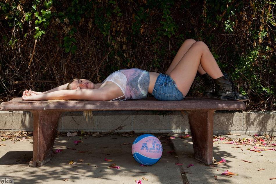 12P Hot girl Holly Benson wants to play ball with you