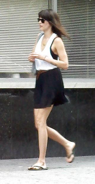 10P New York Girls in the Street East Side Union Square