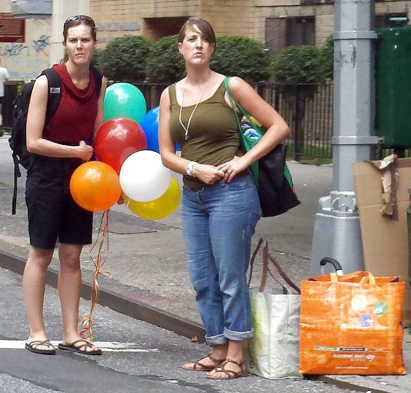 10P New York Girls in the Street East Side Union Square