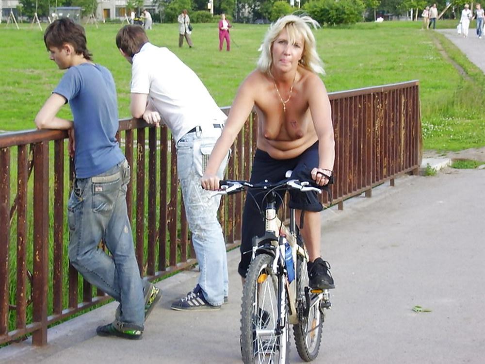 16P Nudity on the street