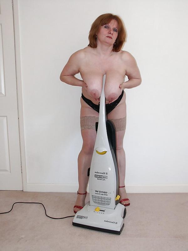 25P Housewives & Their Vacuum Cleaners 