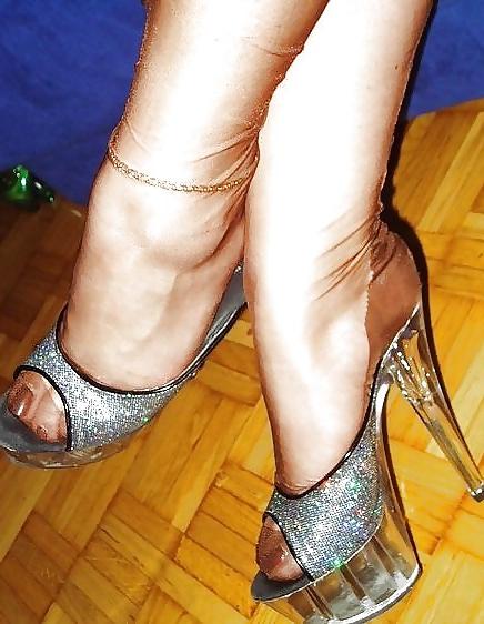 22P Stockings & high heels