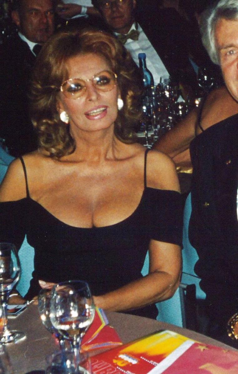 19P Italian tv mature star i masturbated for