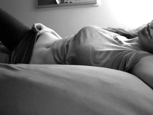25P Solo erotic black and white photos!