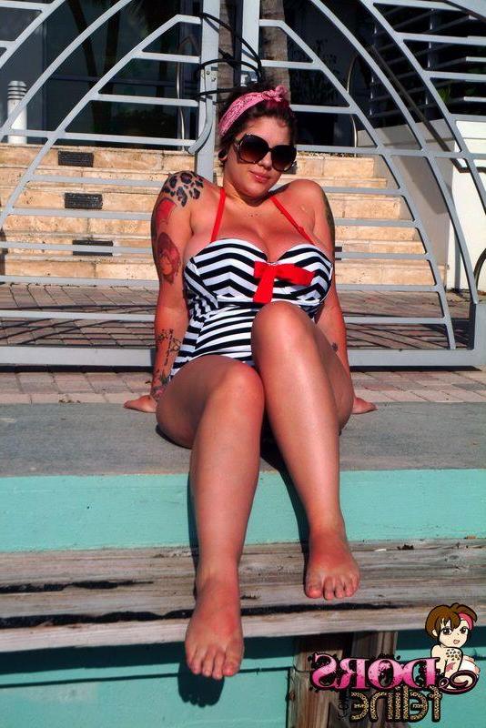 16P Pictures of Dors Feline exposing her enrmous jugs outside