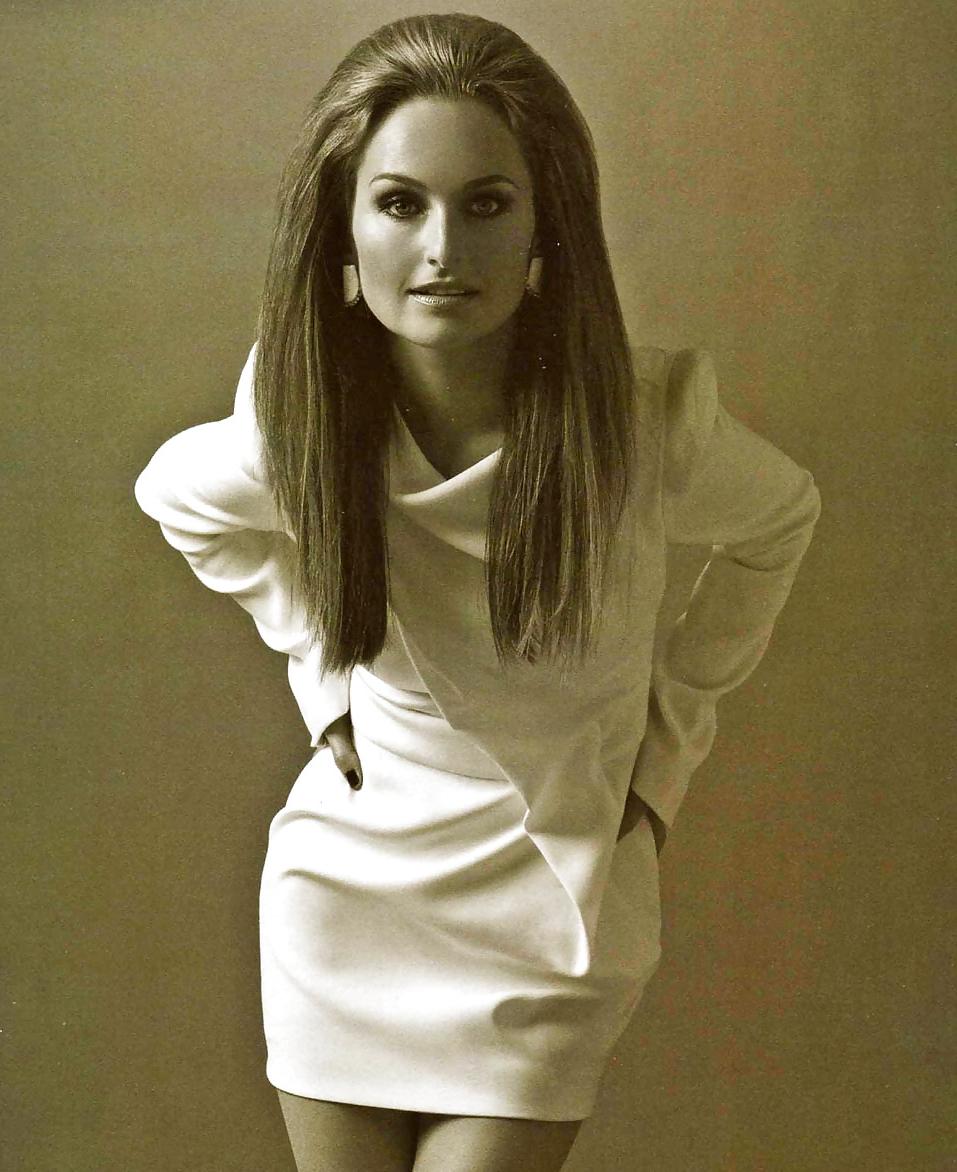 25P Giada De Laurentiis & Her Sweater Puppets