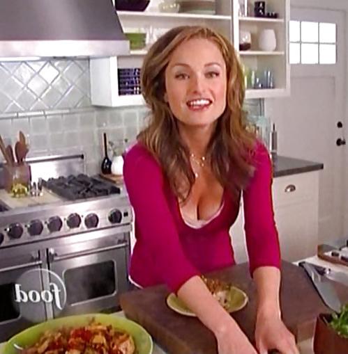 25P Giada De Laurentiis & Her Sweater Puppets