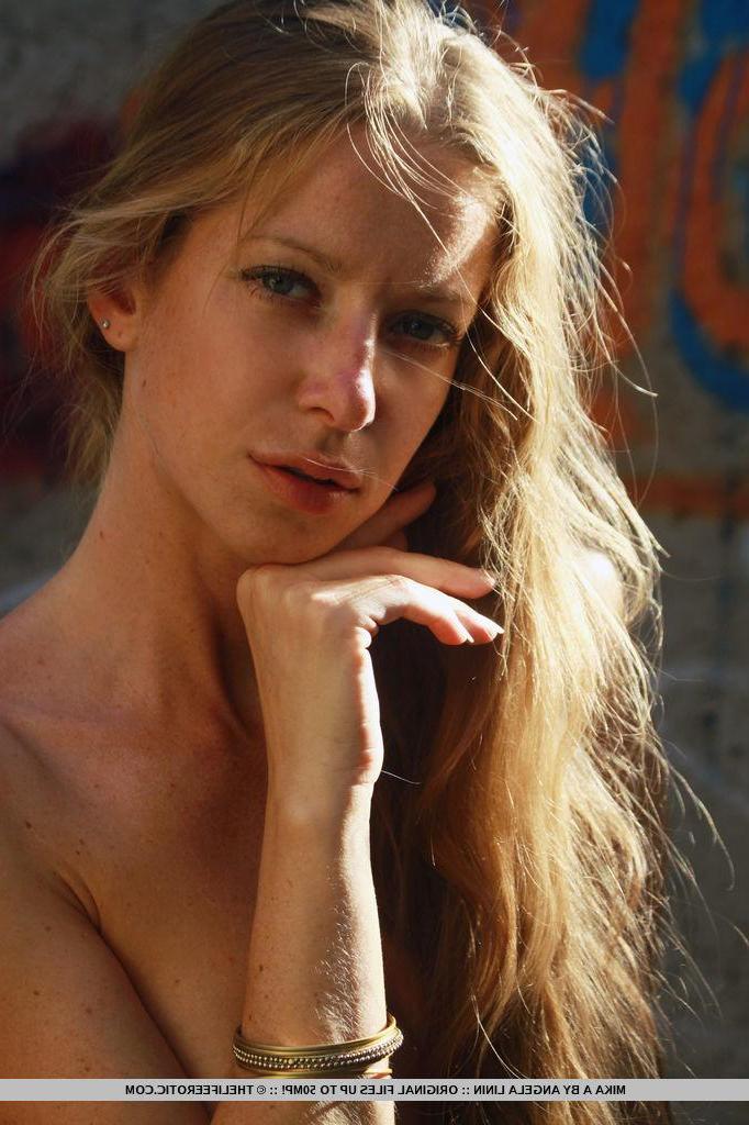 16P Beautiful girl Mika A shows you her stunning nude body outside