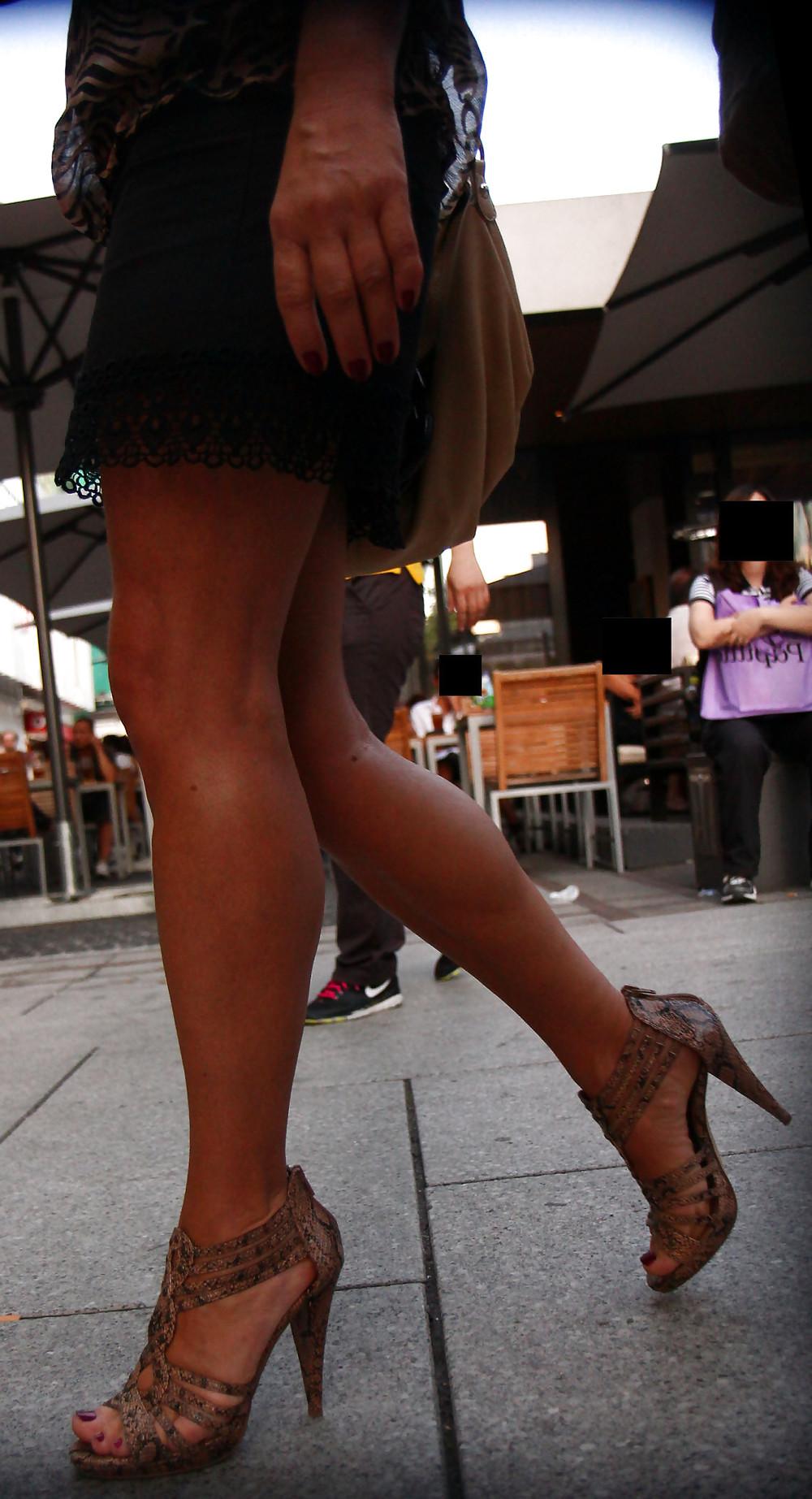 10P Sexy LEGS and HEELS on street