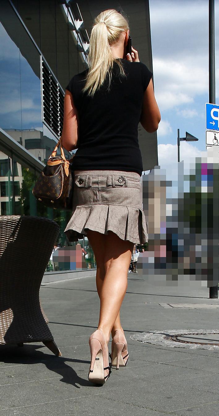 10P Sexy LEGS and HEELS on street
