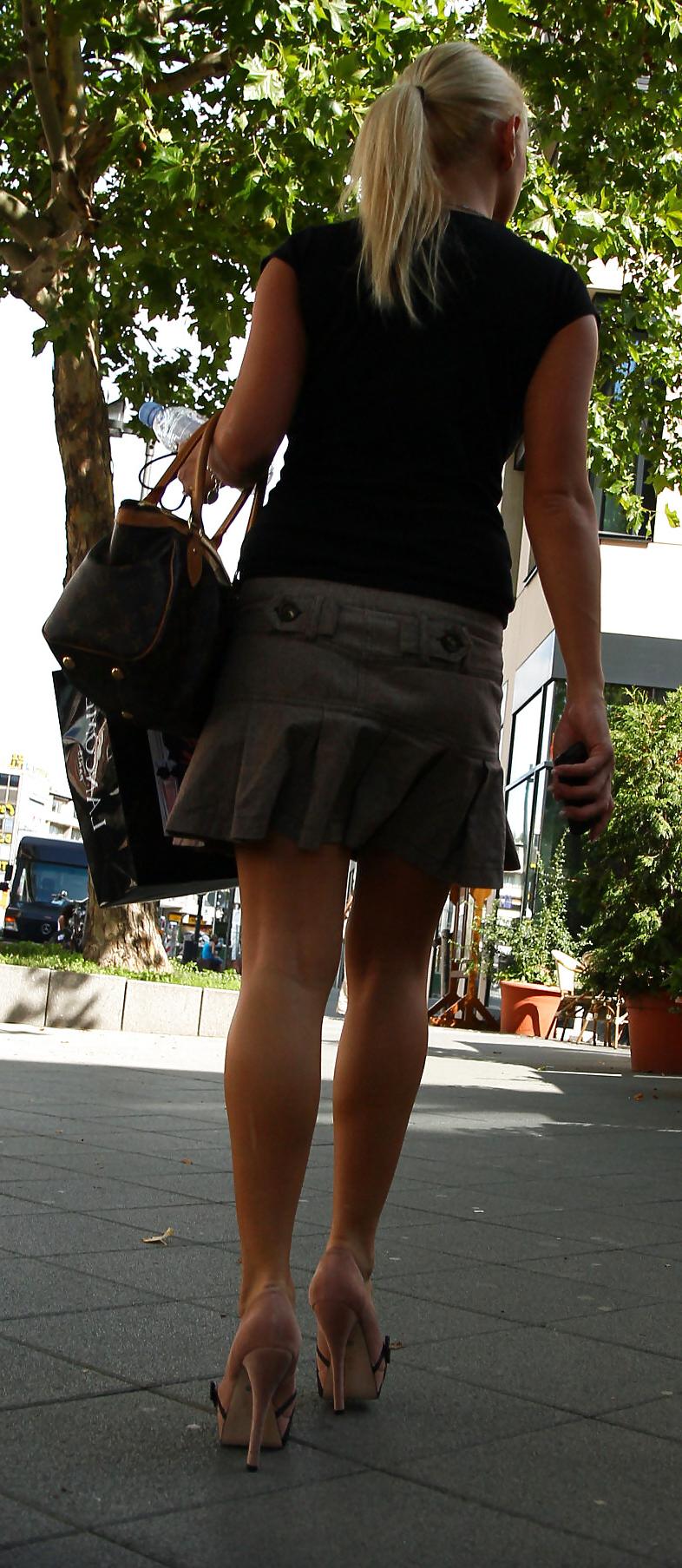 10P Sexy LEGS and HEELS on street