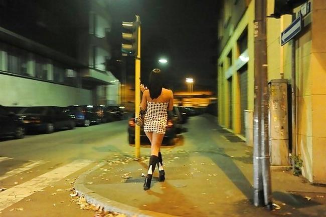 25P Mes Amies Les Putes (Street Hookers) By TROC