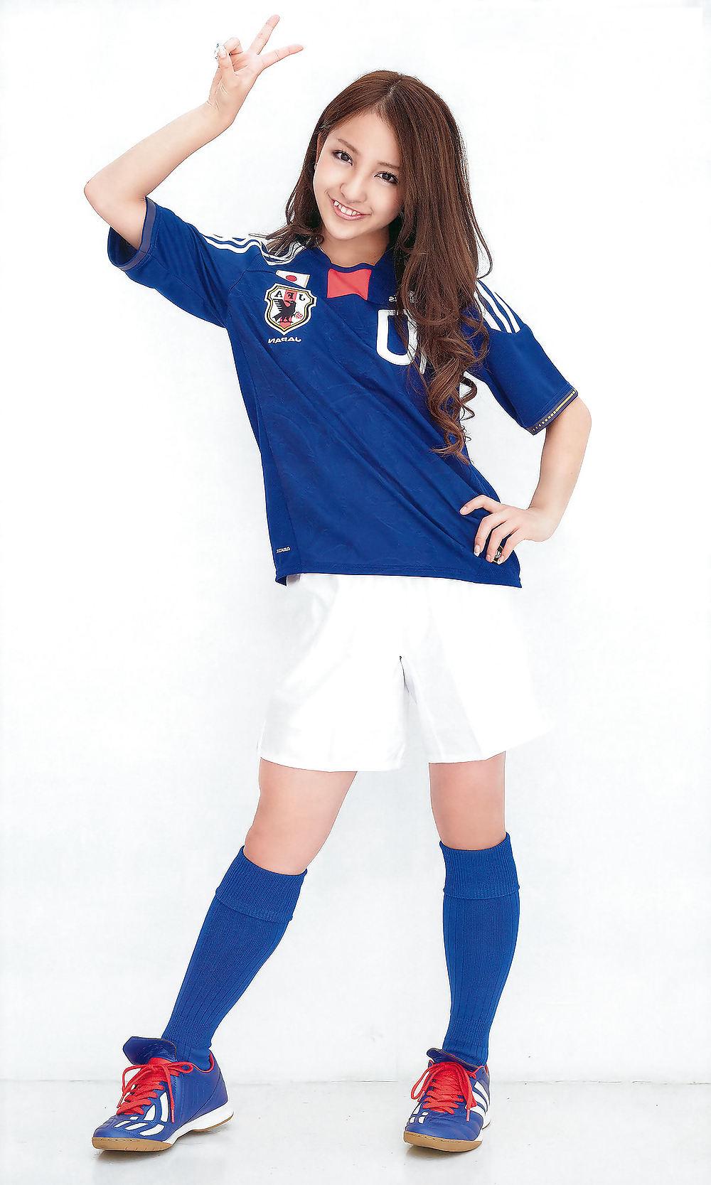 25P Japanese J-Pop Idols-Tomomi Itano (1)