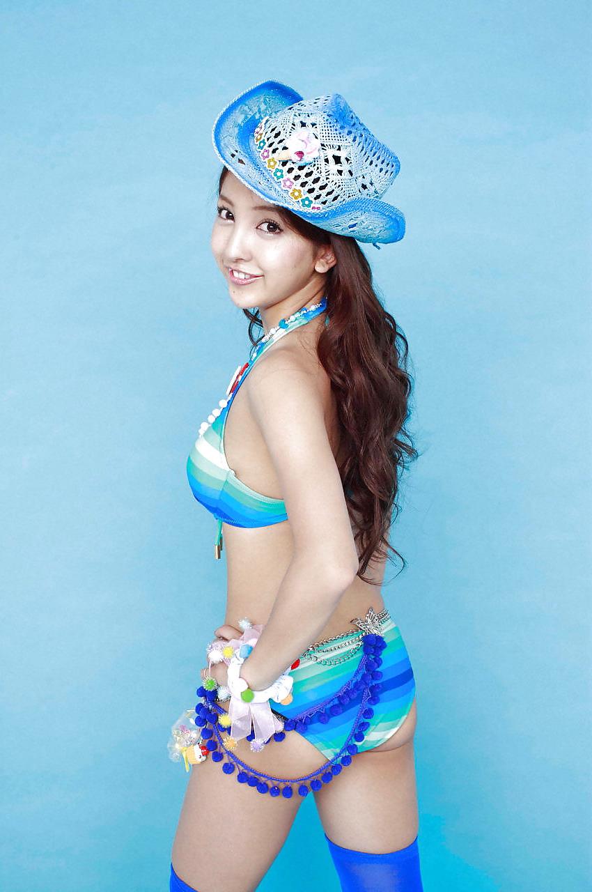25P Japanese J-Pop Idols-Tomomi Itano (1)
