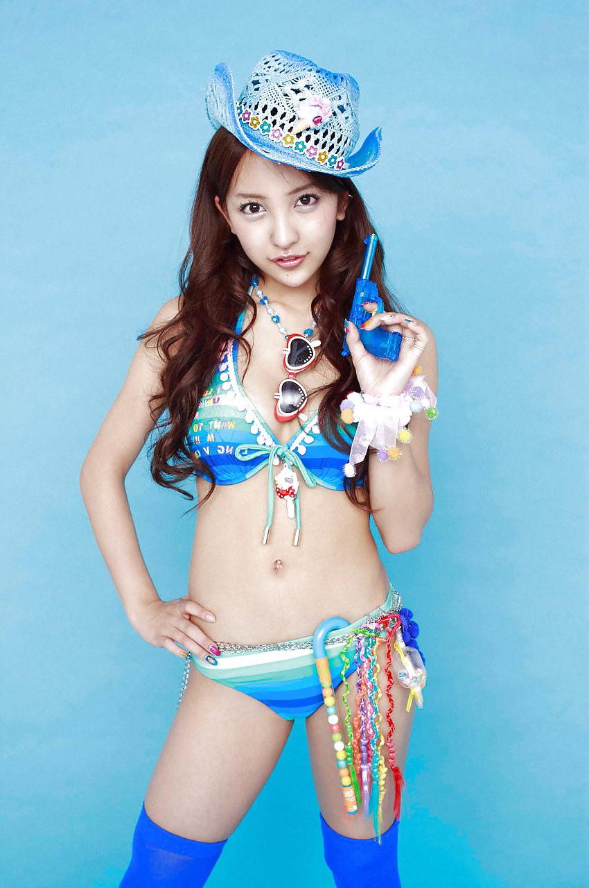 25P Japanese J-Pop Idols-Tomomi Itano (1)