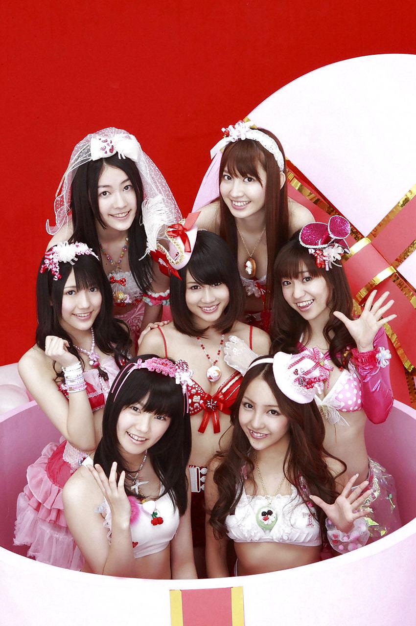 25P Japanese J-Pop Idols-Tomomi Itano (1)