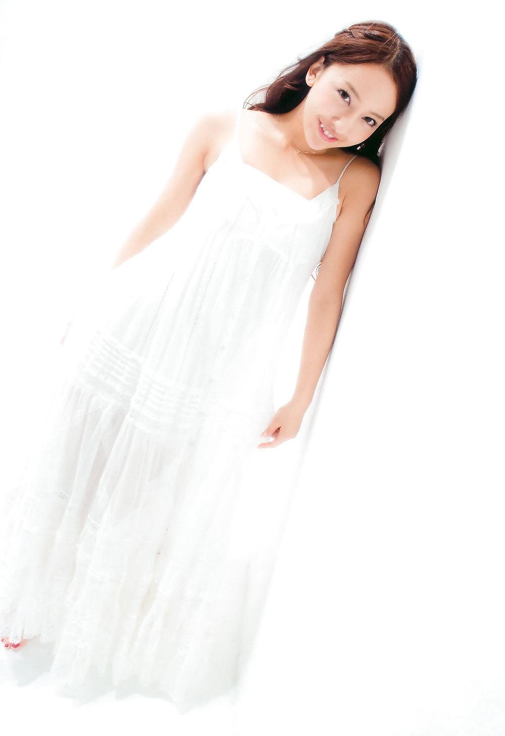 25P Japanese J-Pop Idols-Tomomi Itano (1)