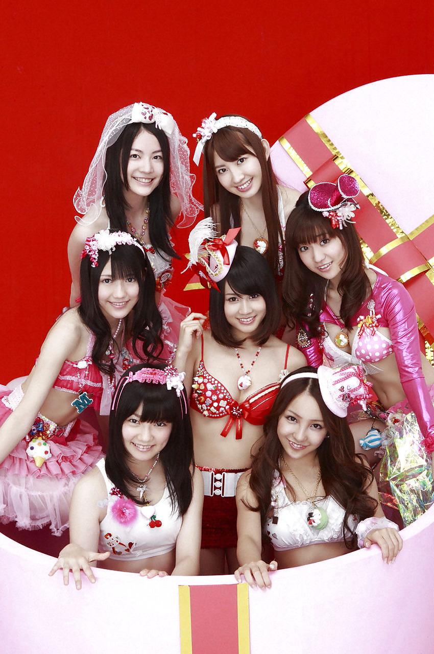 25P Japanese J-Pop Idols-Tomomi Itano (1)