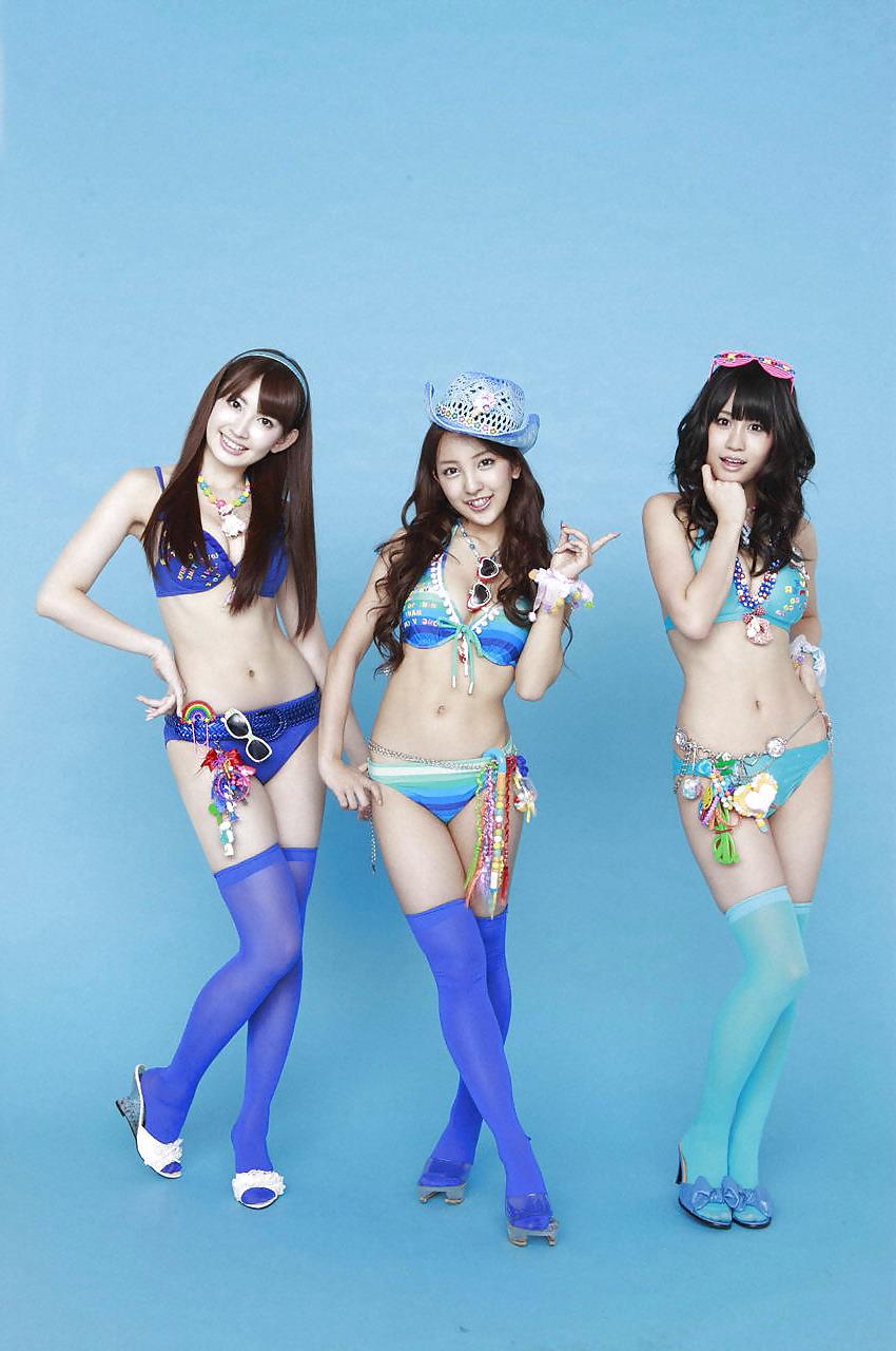 25P Japanese J-Pop Idols-Tomomi Itano (1)