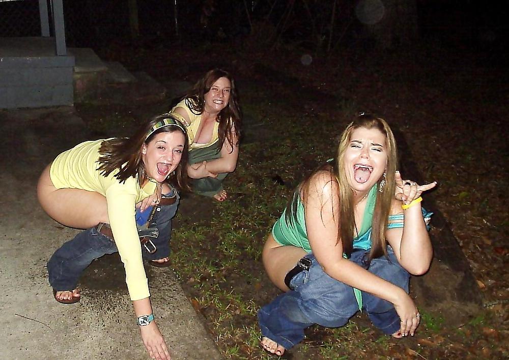 9P PEEING FRIENDS