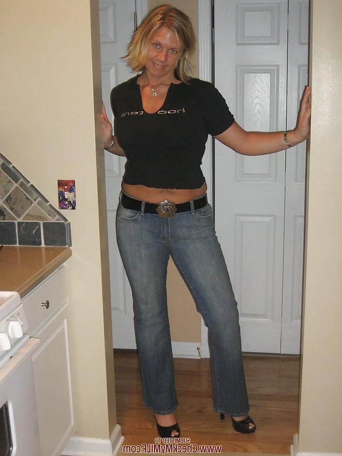 15P MOM NAKED