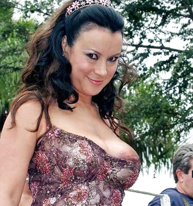 25P Celebrities Nude Nip 09