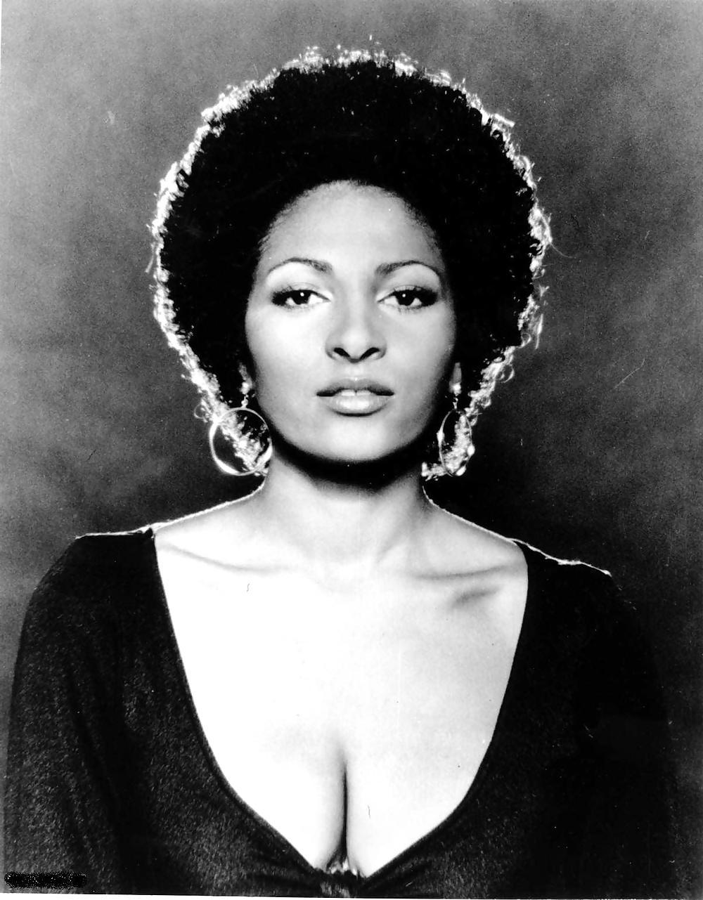 25P Pam Grier Ultimate Nude Collection