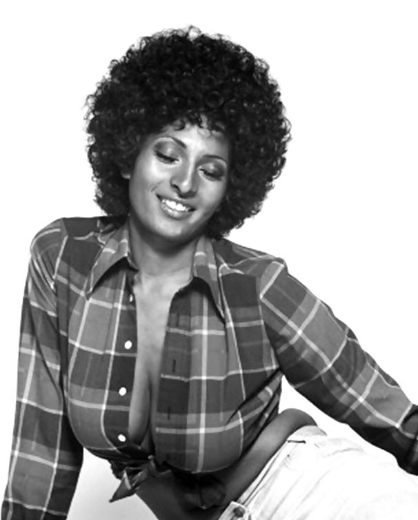 25P Pam Grier Ultimate Nude Collection