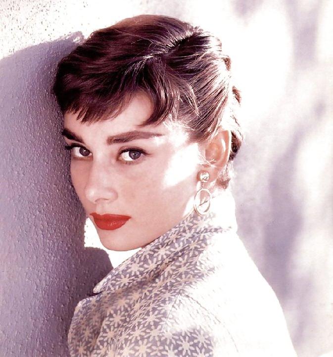 25P I love masturbating to Audrey Hepburn 