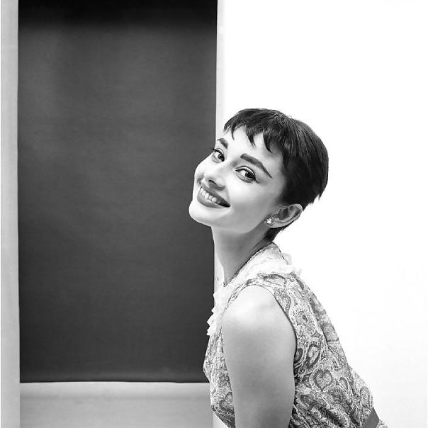 25P I love masturbating to Audrey Hepburn 