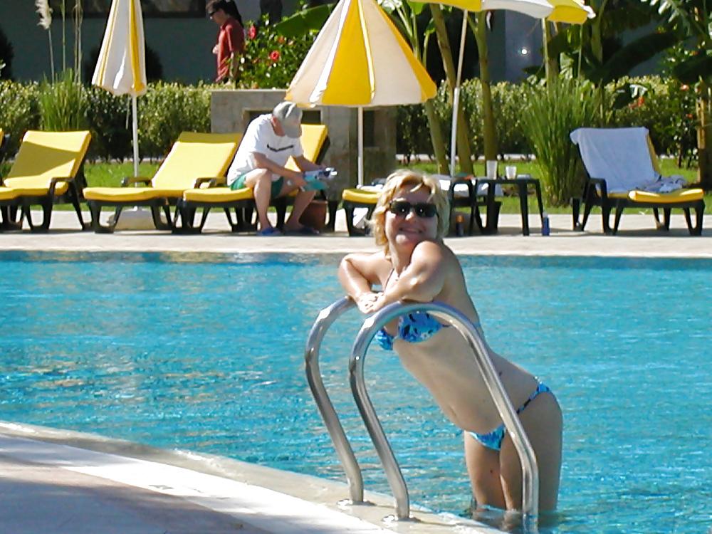 13P Horny Milf On Vacation