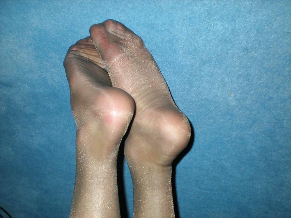 20P Crossdresser feet cock legs nylons