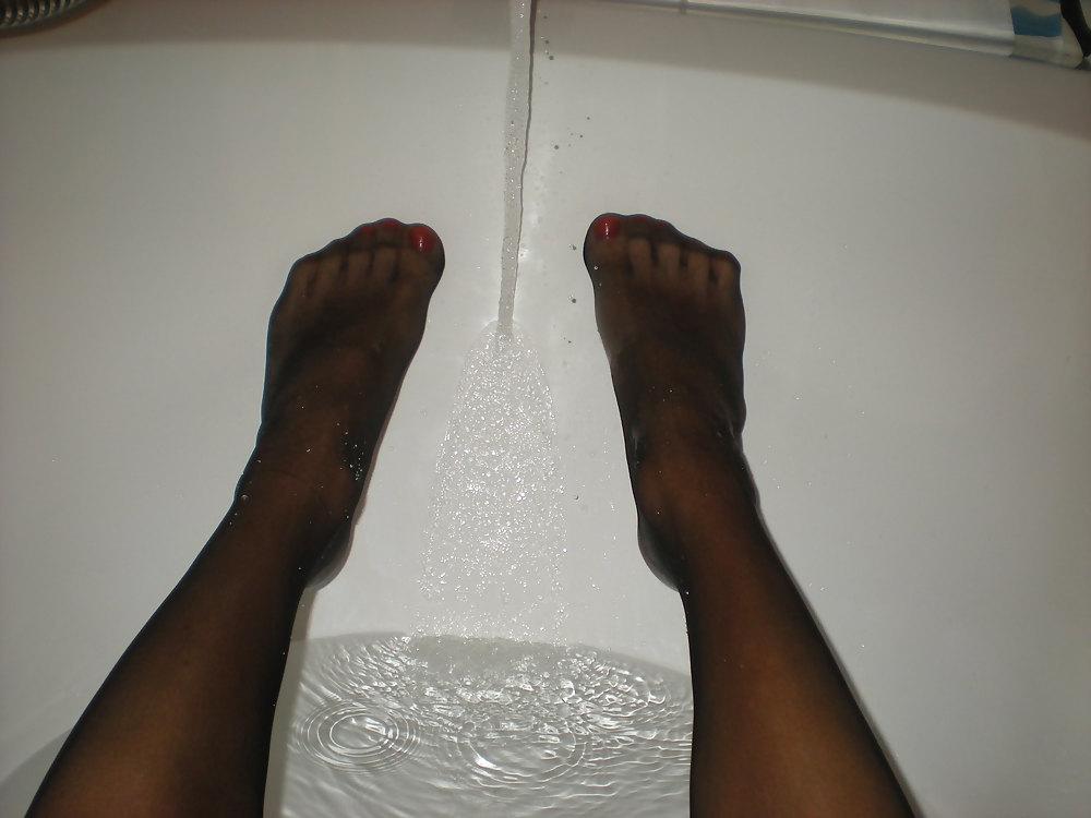 20P Crossdresser feet cock legs nylons