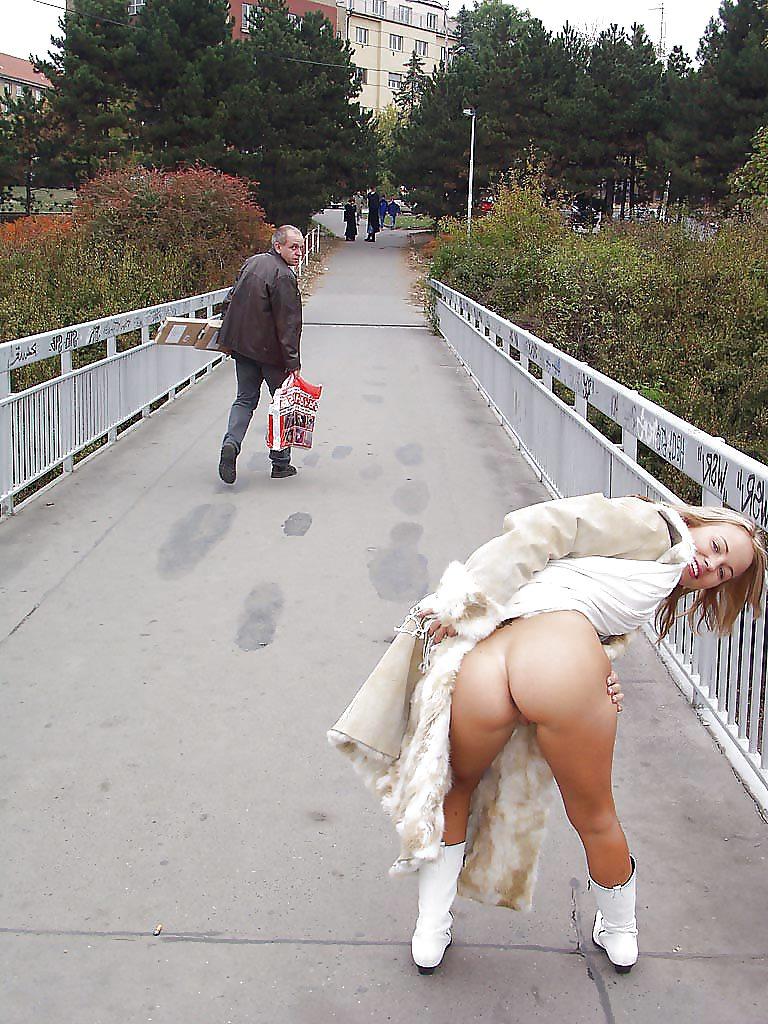 25P Ass & anal flashers outdoor mix