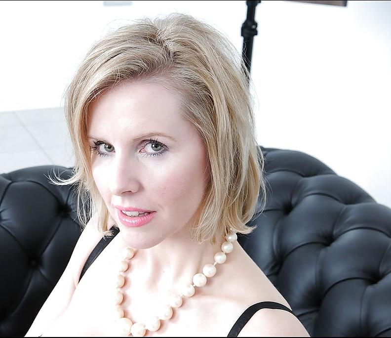 16P English MILF Angela