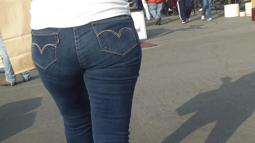 25P Nice big ass & butt in tight blue jeans 