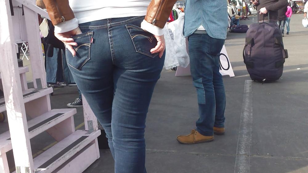 25P Nice big ass & butt in tight blue jeans 